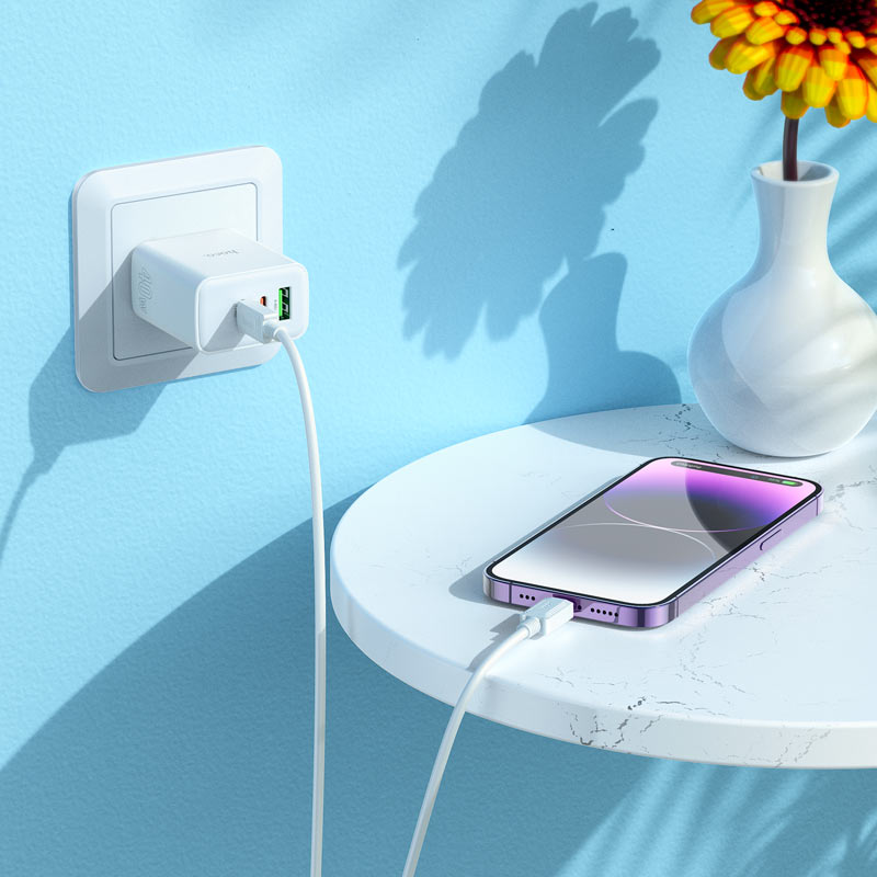 Wall charger “C126 Pure power” 40W PD20W + QC3.0 US cable set