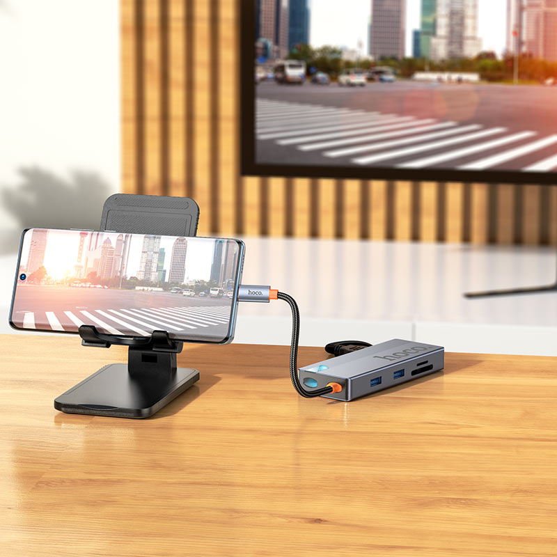Type-C hub “HB52 Wow” 8-in-1 multifunctional