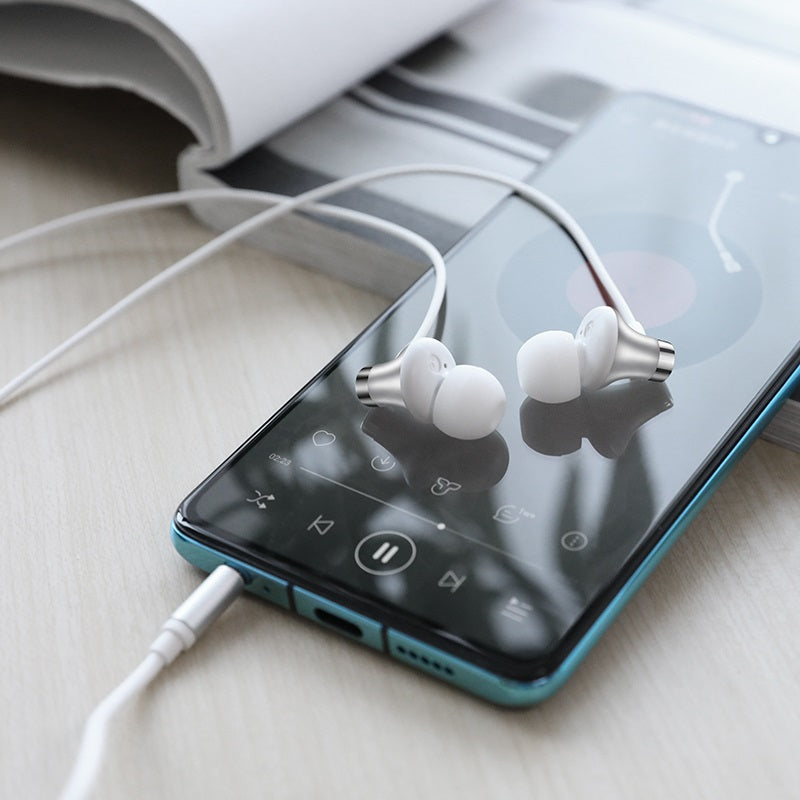 Wired earphones “M74 Classic” with mic with storage box