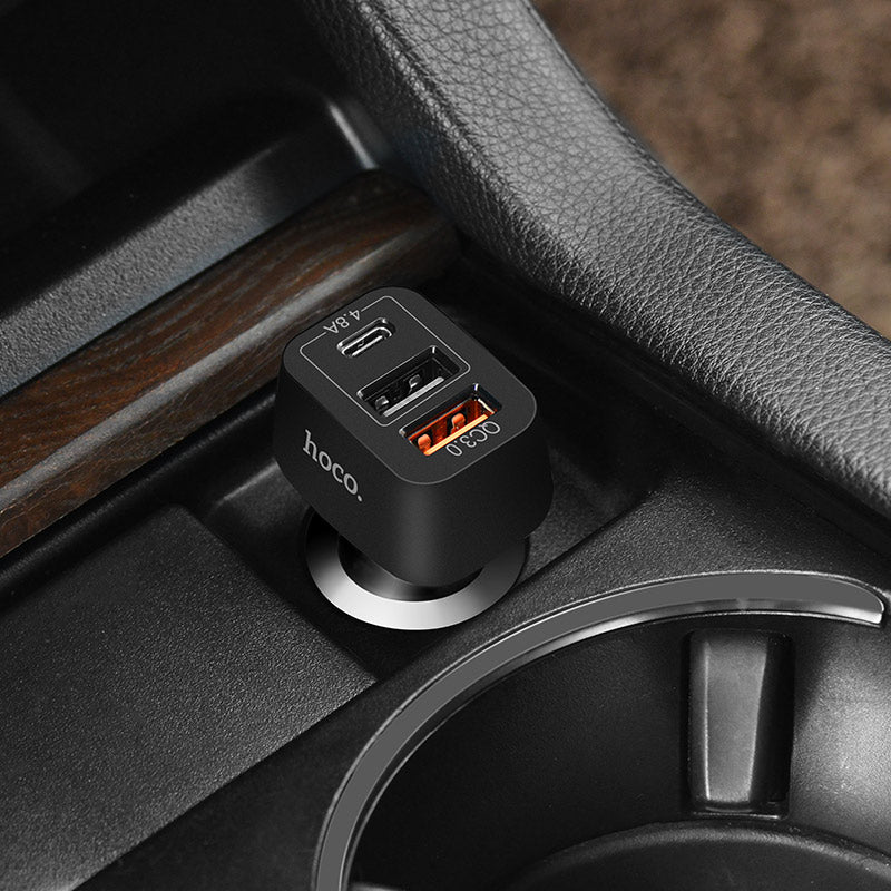 Car charger “Z15A Kuso” Type-C and dual USB outputs